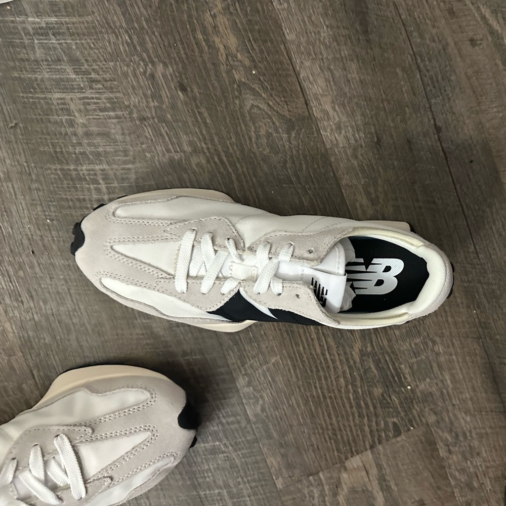 New Balance 327